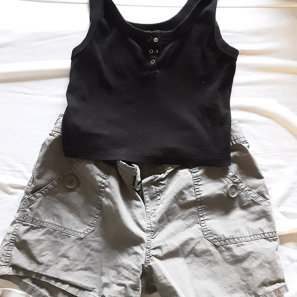 Shorts & TOPS - Picture 8 of 9